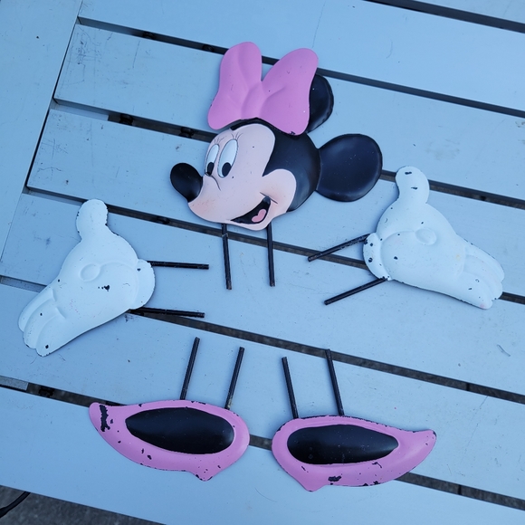 Halloween Pumpkin decorating set , Minnie, Mickey, Tigger and Pooh. - Picture 5 of 6